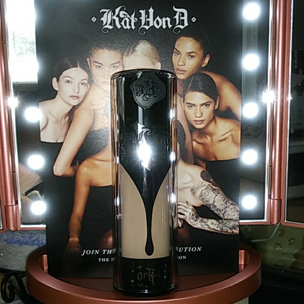 Kat Von D Lock-it Foundation Light 44 Cool